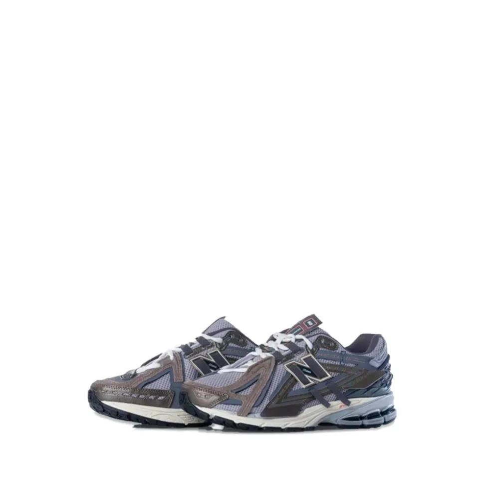 1906A Sneaker