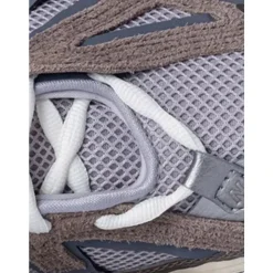 1906A Sneaker
