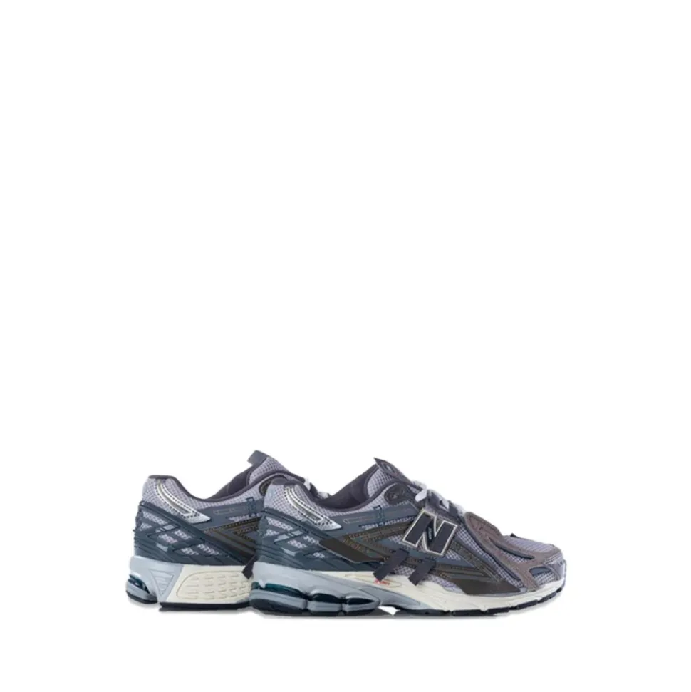 1906A Sneaker