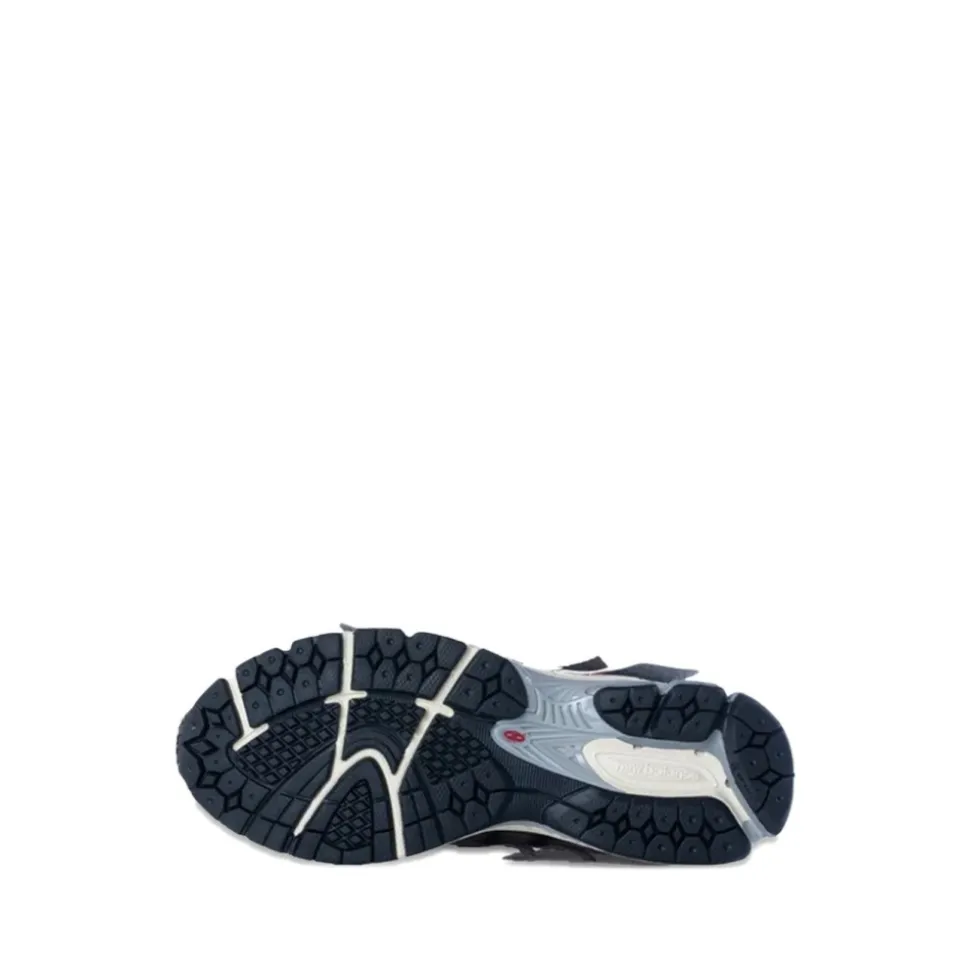 1906A Sneaker