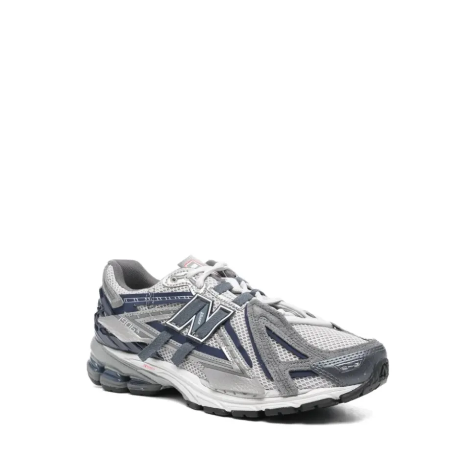 1906A Sneaker