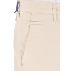 Bobby Chinos