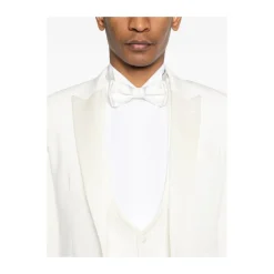 Dress med hakkede slag og enkel knepping