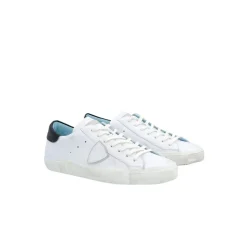 Low Top Sneakers med slitt design
