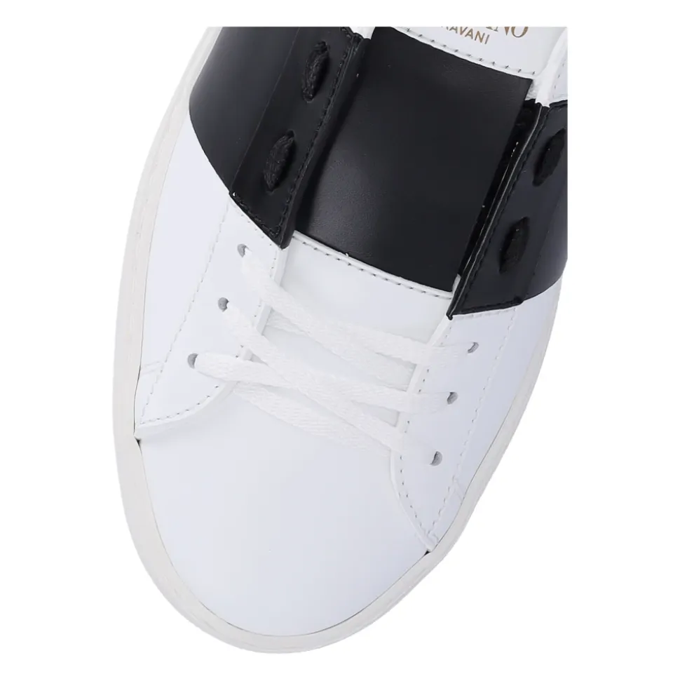 Open Sneakers