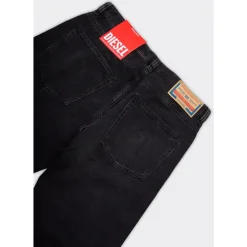 Regular Fit Svarte Jeans 2024