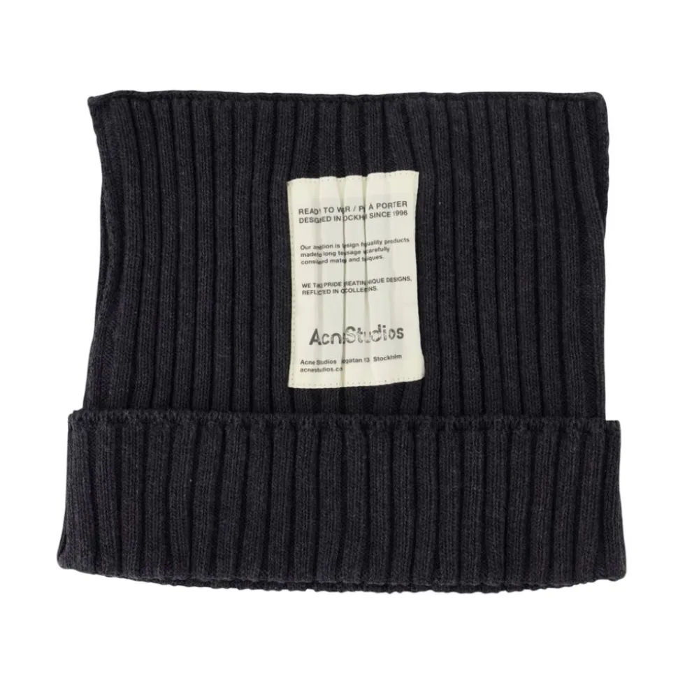 Ribbestrikket firkantet beanie