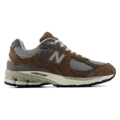 2002R Sneakers