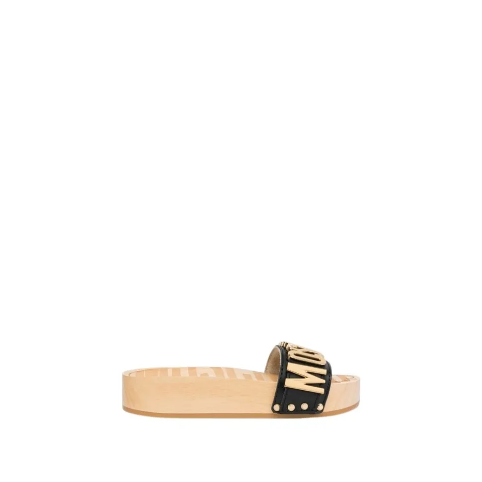 Sandaler i kalveskinn og tre