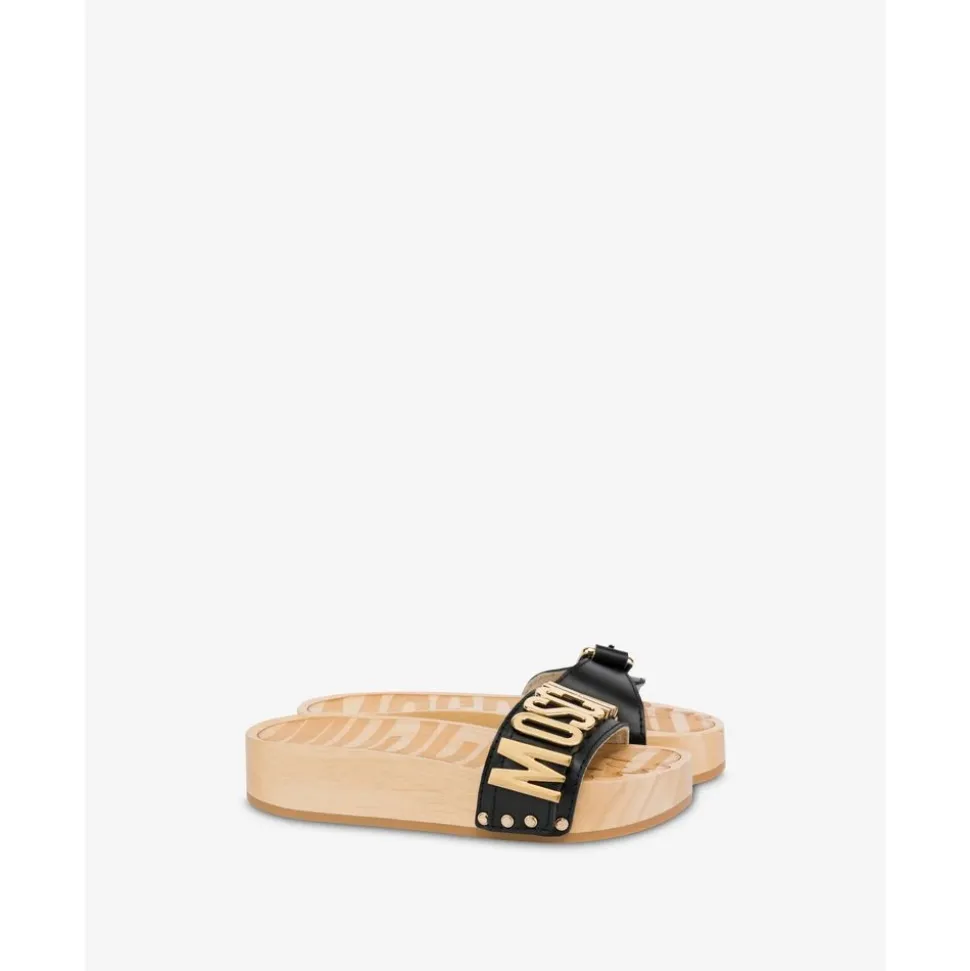 Sandaler i kalveskinn og tre