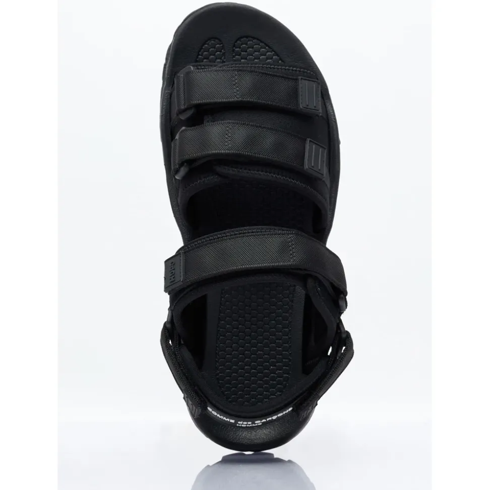 Sandaler med stropper og logoapplikasjon