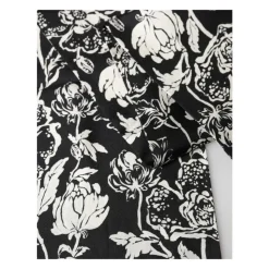 Silkesjal med blomsterprint og frynser