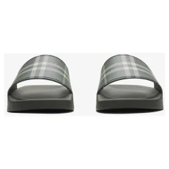 Slip-on sandaler med ruter