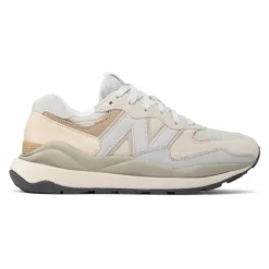 57/40 Sneaker