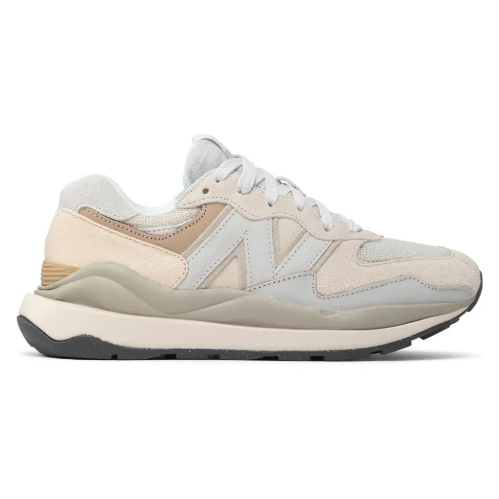 57/40 Sneaker
