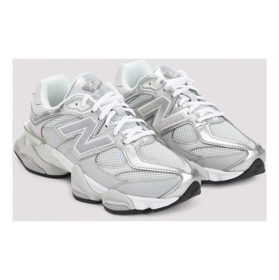 9060 Sneakers