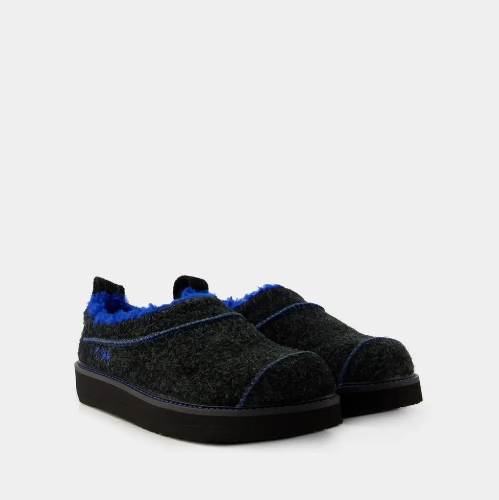 Sort Skinn Slip-On Slides