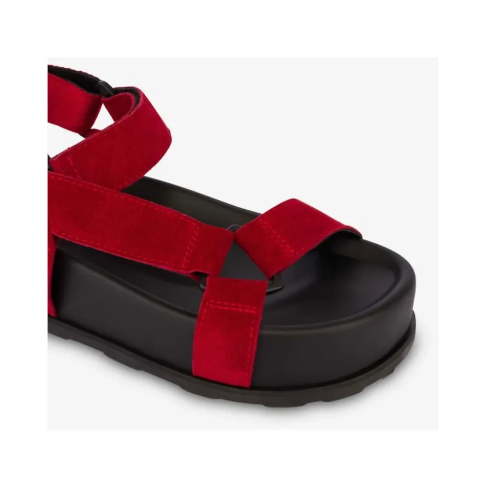 Sporty Sandaler i Semsket Skinn