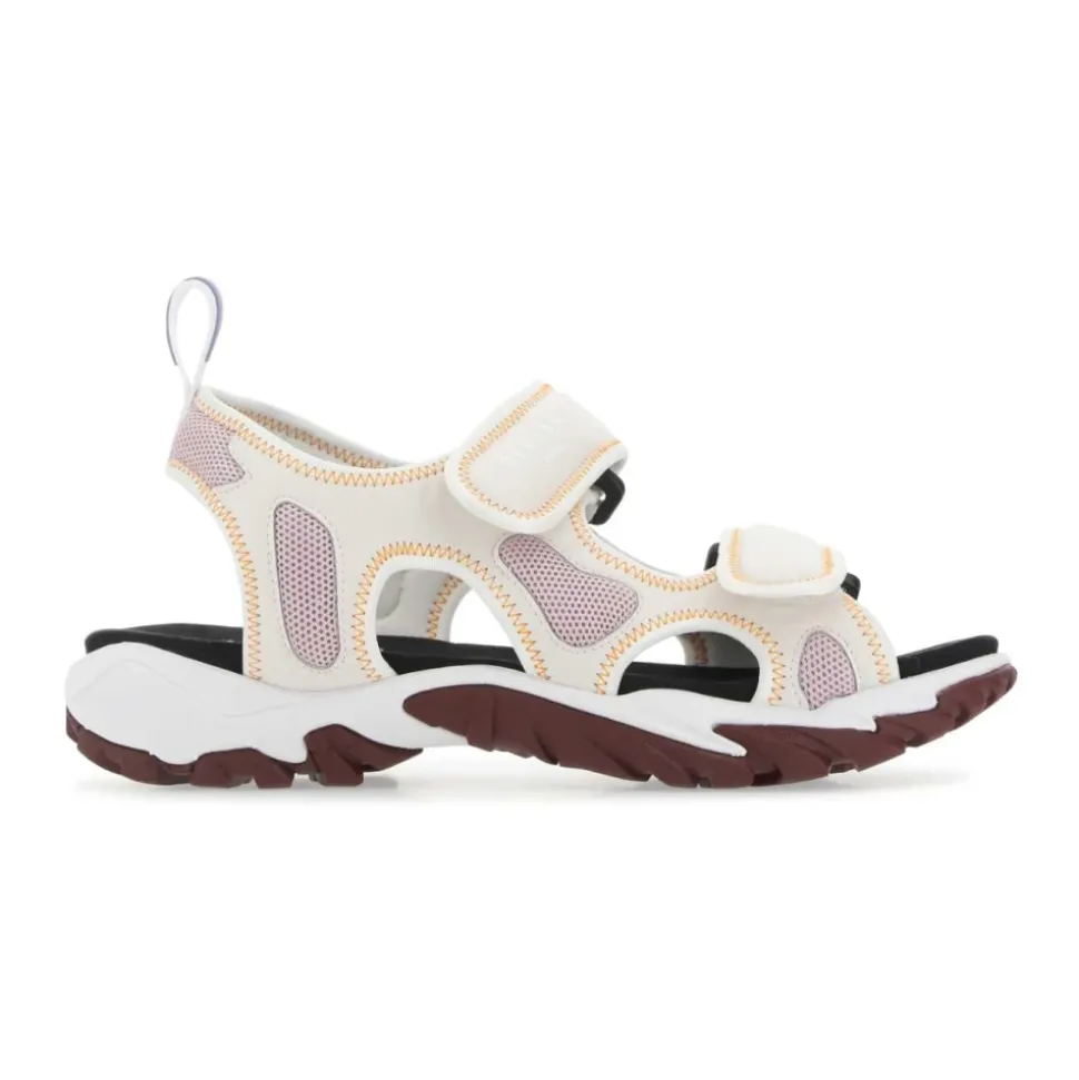 Stilige flate sandaler med flerfarget stoff