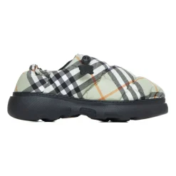 Stilige sandaler for sommeren