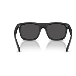 Stilige solbriller i trendy farge