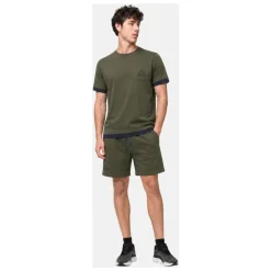 T-skjorte + Shorts