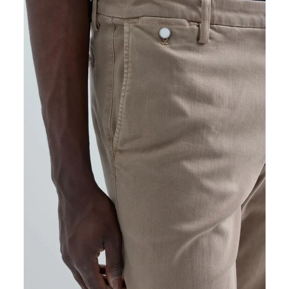 Zeumar Chinos